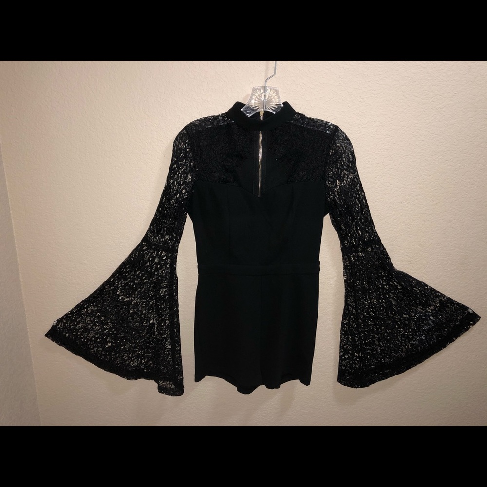 Beautiful black jumpsuit with gorgeous sleeves!😍